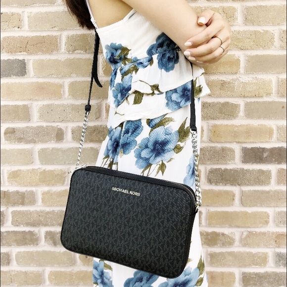 Michael Kors Handbags - Gaby’sBags👜💕- NWT Michael Kors Crossbody Black